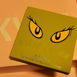 Kylie jenner × grinch palette